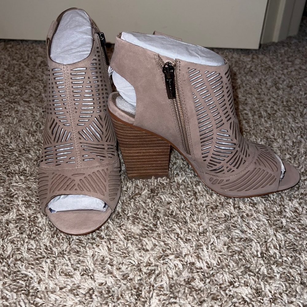 Vince Camuto Mauve Heels